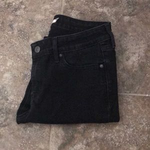 Black skinny Levi’s 711 short
